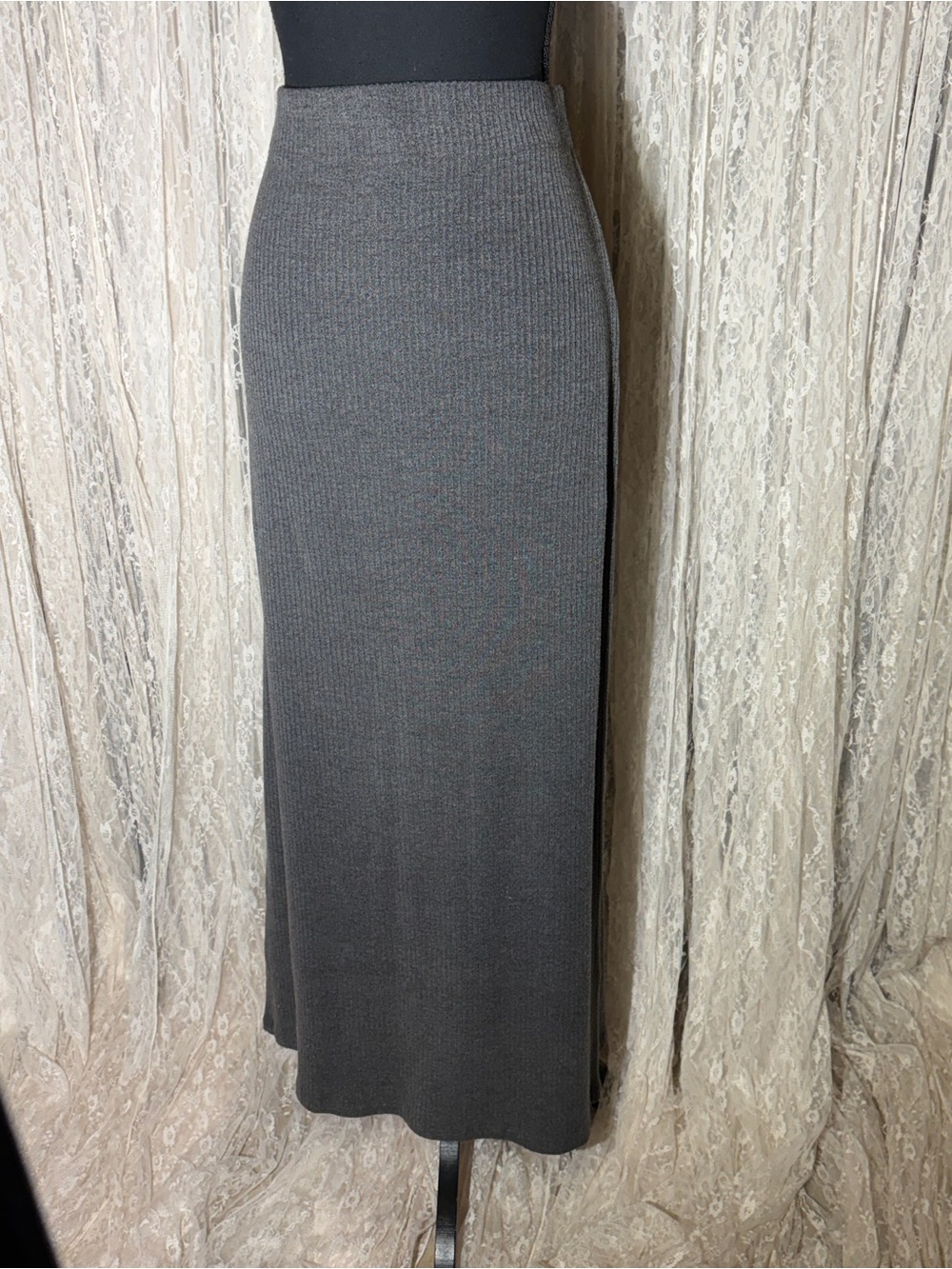 Sleek Charcoal Ribbed Maxi Skirt